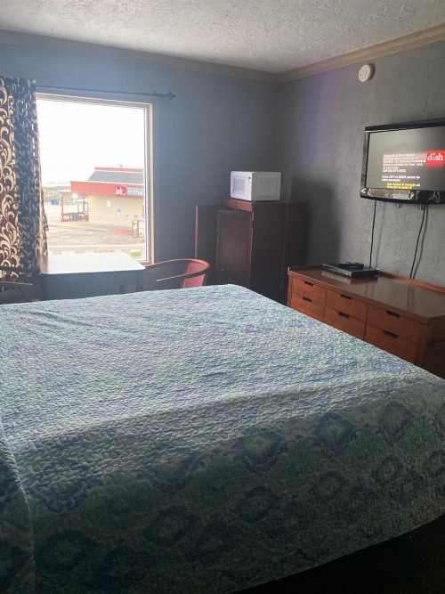 Surf Motel and Apartments image 3